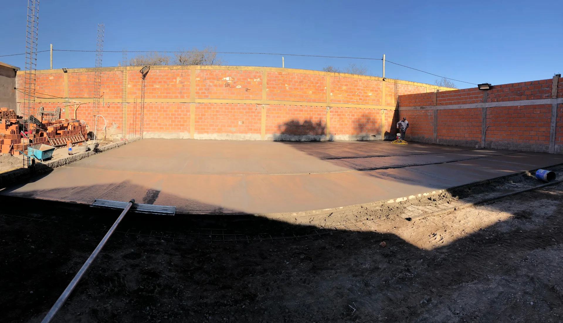 Platea de hormigón terminada en obra